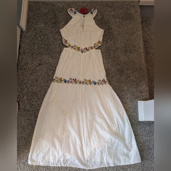 Hope & Ivy Embroidered Floral Dress - Picture 6 of 10